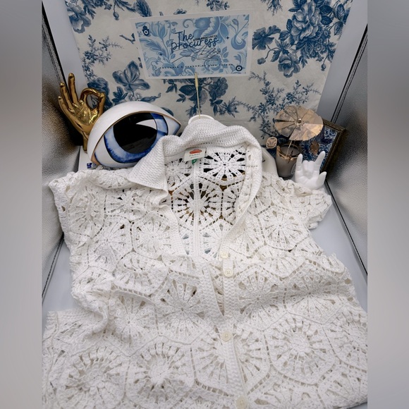 🆕 FARM Rio 🧿 NWOT White Semisheer Floral Button-Up Crochet Cover-Up Dress, M - Picture 2 of 15